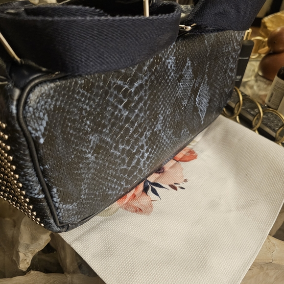 MCM Dark Snake Pattern Backpack - Picture 13 of 16